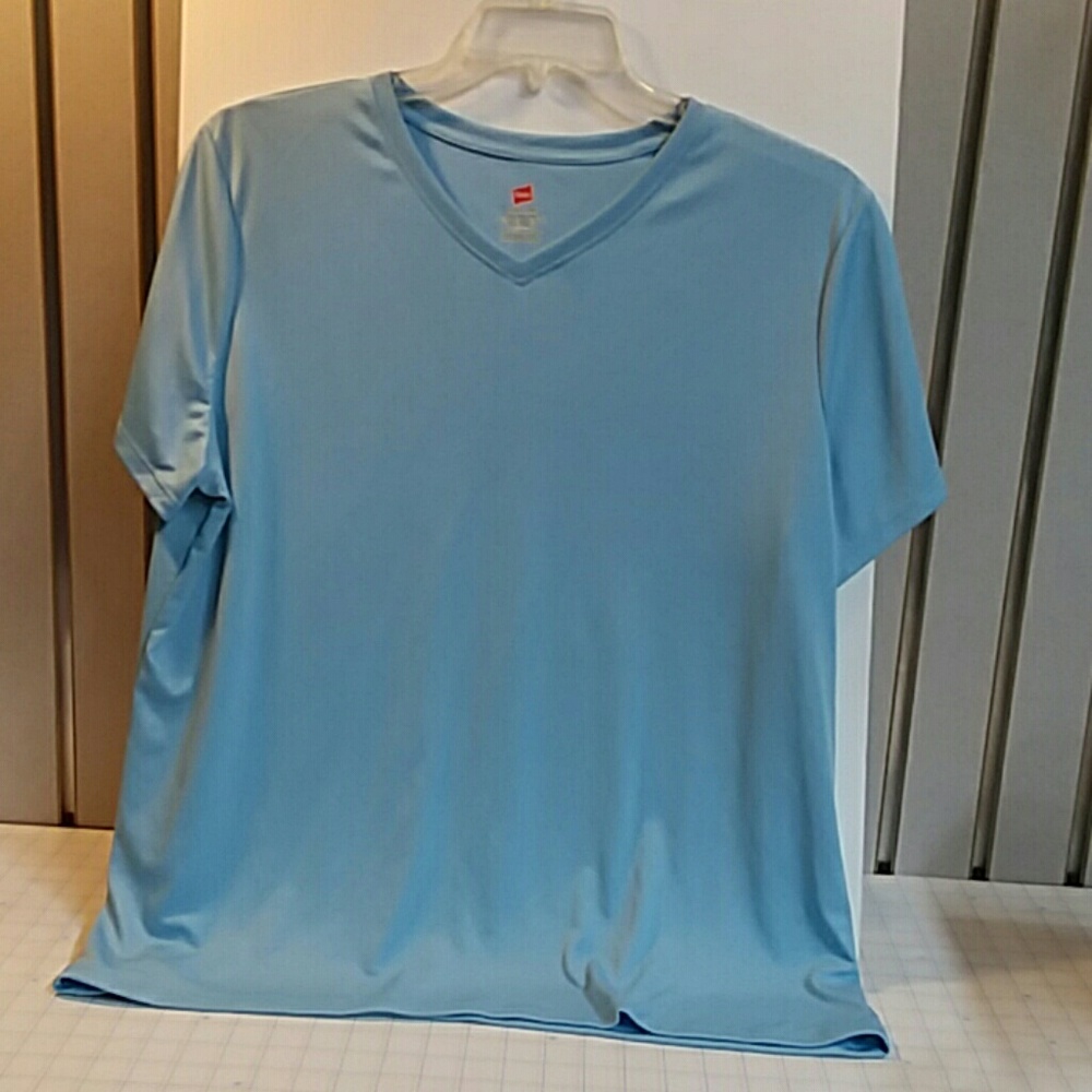 Hanes v-neck tee NWOT